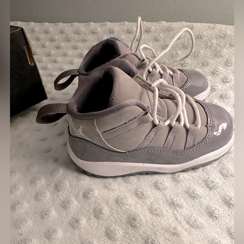 Jordan 11 retro Gray size 7 in toddler